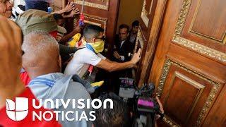 Batalla campal en la Asamblea de Venezuela deja a varios diputados de la oposición heridos