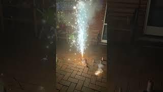 Tischfeuerwek Batterie mit additiven Bienen Einsatz