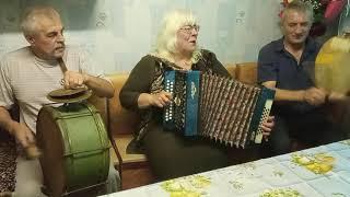Народная украинская песня,,А я чернява ,гарна, кучерява"