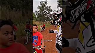 Momen Akang MV Balapan lawan bocil Pake Mocil #akangmv #motovlog