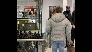 Ein Club Fan begrüßt St. Pauli am Bahnhof FCN gg St.Pauli