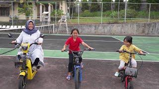 Keysha And Sheena Play Bike With Mom