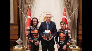 Cumhurbaşkanı Erdoğan, milli motosikletçiler Can ve Deniz Öncü kardeşleri kabul etti