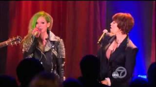 Pat Benatar et Avril Lavigne - Love Is a Battlefield.