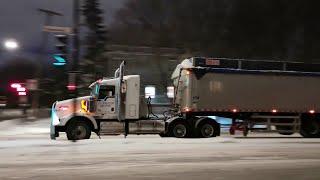 Dump Trucks in Montreal Snow Removal 2022 - #1