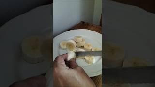 Peeling and slicing banana#fruits #youtubeshorts