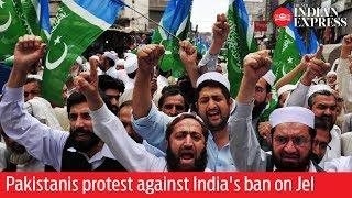 Pakistanis protest  in Lahore against India's ban on Jamaat-e-Islami