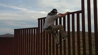 Man Shows Easy Way to Get Over the American-Mexican Border