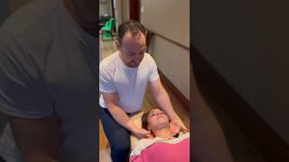 Chiropractor Treats Numbness & Tingling In Patient’s Fingers & Hands #chiropractic #asmrsounds