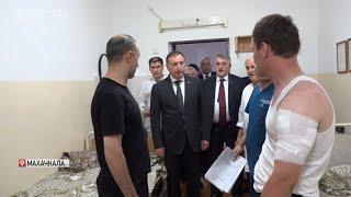 Спикер парламента Дагестана посетил раненных при теракте полицейских