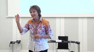 Keynote-Speaker Anne M. Schüller während eines Workshops über Emotionen im Verkauf