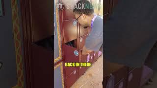 How To Use The New Locker Systems At Universal Epic Universe #themeparks #tech #epicuniverse