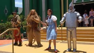 Movie World Wizard of Oz Live Show in Wizard of Oz Land!