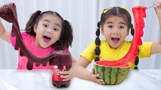 Suri & Annie Pretend Play Making Satisfying Slime Art Project