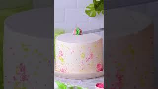 Heat up your icing spatula to achieve a sideways piping cake look