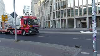 Mercedes Benz Actros MP 3 mit Tieflader Vorbeifahrt in Berlin