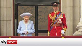 Platinum Jubilee: The Queen arrives on the balcony of Buckingham Palace