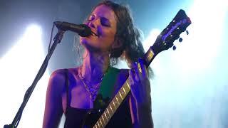 Hinds - Spanish Bombs (The Clash) live Manchester Academy 3 13-11-18