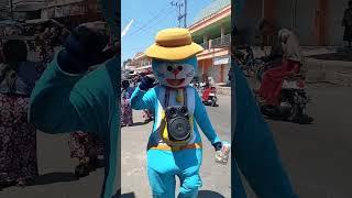 sang doraemon turun ke jalan menebarkan kebaikan#hiburanlucu