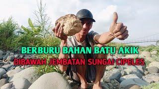 PANEN BAHAN BATU AKIK DI ALIRAN SUNGAI CIPELES