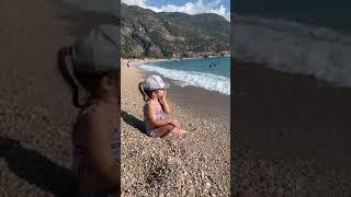 Арина на море  горы, солнце , пляж - Fethiye