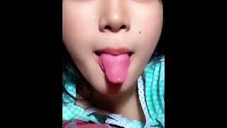 cewek cantik di tiktok punya lidah panjang bikin merinding