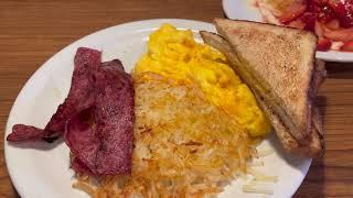 Denny's breakfast always comes out perfect!  | Never Dunn Eating