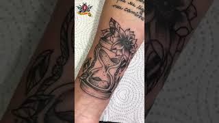 Hình xăm đồng hồ cát đẹp cho nữ - Rio Tattoo Studio