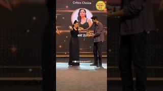 jannat zubair award by kartik aryan #shorts #bollywood #jannatzubair #kartikaaryan