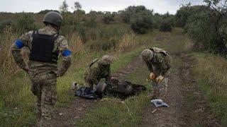 Тела украинских и российских солдат к северу от Харькова