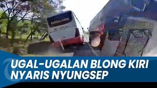 DETIK-DETIK Bus Ugal-ugalan Maksa Nyalip Kiri Lewat Bahu Jalan Tol hingga Nyaris Terguling