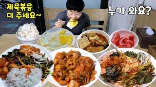 김치찌개 등등 반찬 13가지 나오는 한식뷔페 6천원!! 제육볶음 또 달라고 했습니다~~