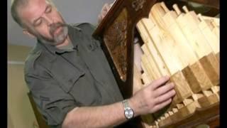 Липчанин у себя дома собирает уникальные волынки и шарманки