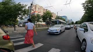 19.07.23 Вечерняя поездка на велосипеде по Кишинёву (бульвар Штефана Великого, парк Долина Роз)