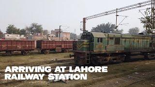 Train Arriving at Lahore Railway Station - Pakistan Railways - Part 15