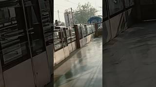 delhi metro vlogs #delhivlogs #delhimetro #metrostation #metroradiohongkong #daily #vlog #minivlog