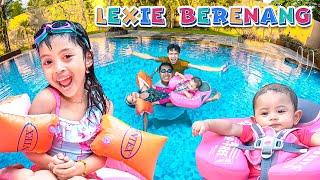 PERTAMA KALI ADIK LEXIE BELAJAR BERENANG  DRAMA PARODI LEIKA AJARIN LEXIE BERENANG