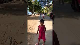 Arin jalan-jalan di pantai dengan mama #shorts#short#beach