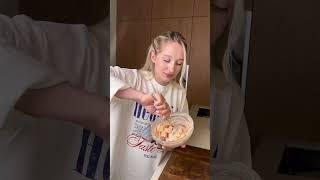 Чаще всего мы заказываем запеченные РОЛЛЫ и так скажу не всегда привозят вкусно! А вот этот вариант