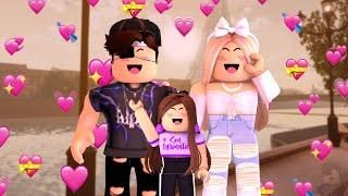 LEVEI MINHA NAMORADA E FILHA PARA PARIS! - Roblox