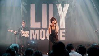 Lily Moore - In-Between (Live)