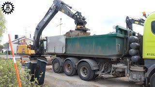 Volvo EC220EL with Engcon Tiltrotator loading a Scania R480