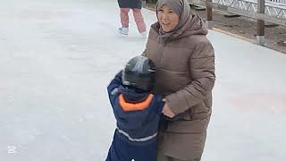 going ice skating with childern️/اسکیت رفتن و قصه های یوتیوبر سویدنی