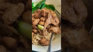 Selamat berbuka #lifestylevlog #youtubeshorts #mukbang #mieayambakso #hobbymakan #hobbymasak