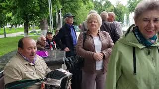 250622 песня Я когда то была молодая Мне в окошко светила луна Появилася прядка парк ПКиО город Орёл