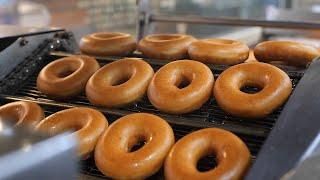 크리스피 딸기 치즈 도너츠 / strawberry cheese donuts at the krispy kreme doughnuts korean factory