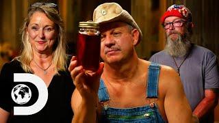 Moonshine Couple Make SENSATIONAL Apple Brandy Moonshine! | Moonshiners: Master Distiller