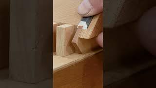 Japanese Woodworking Joinery ​-Twin mortise and tenon joint with sword tip miter 剣留め二枚ほぞ接合 #Shorts