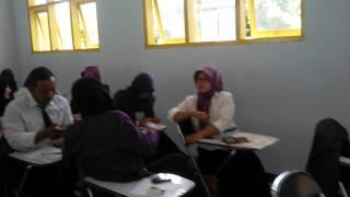 Suasana kelas karyawan Unigal Ciamis