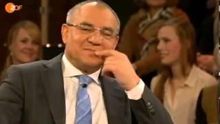 Junger Felix Magath mit Zigarette und Flasche